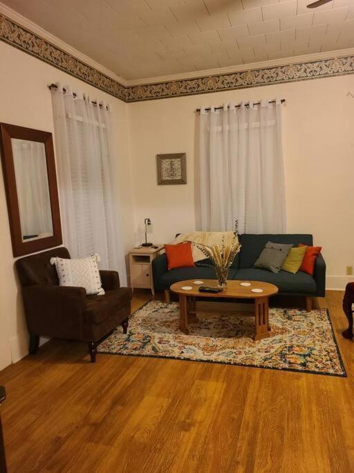 Apartment Cozy, Cute, Private 5 Mins To Hospital