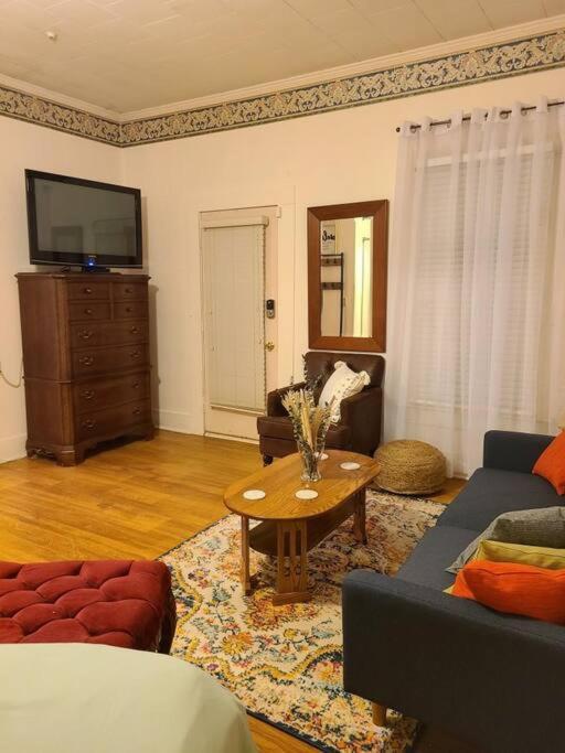 Cozy, Cute, Private 5 Mins To Hospital Ozark