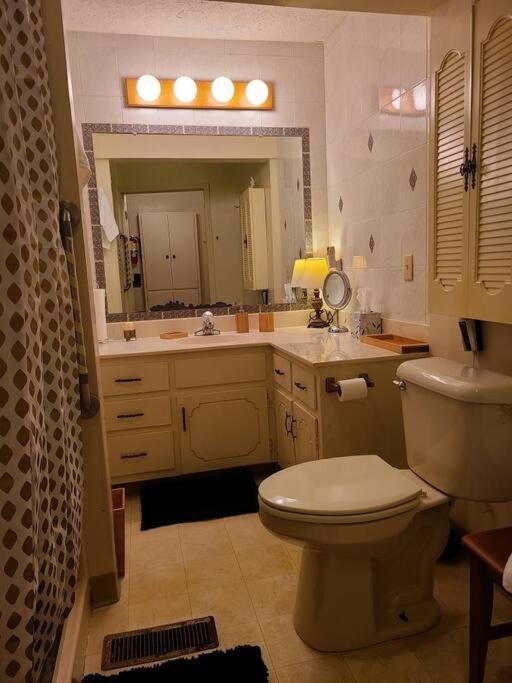 Cozy, Cute, Private 5 Mins To Hospital Apartment *